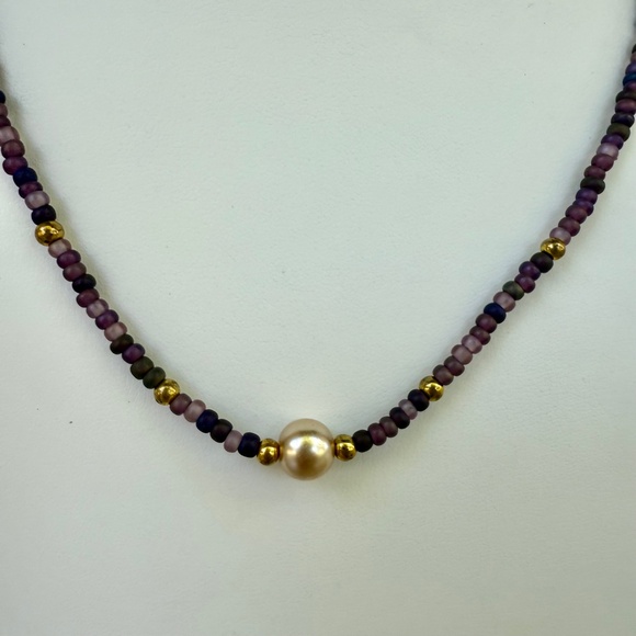Hand Crafted Pearl Focal Beaded Purple Gradient Seed Beads Necklace - Picture 3 of 6